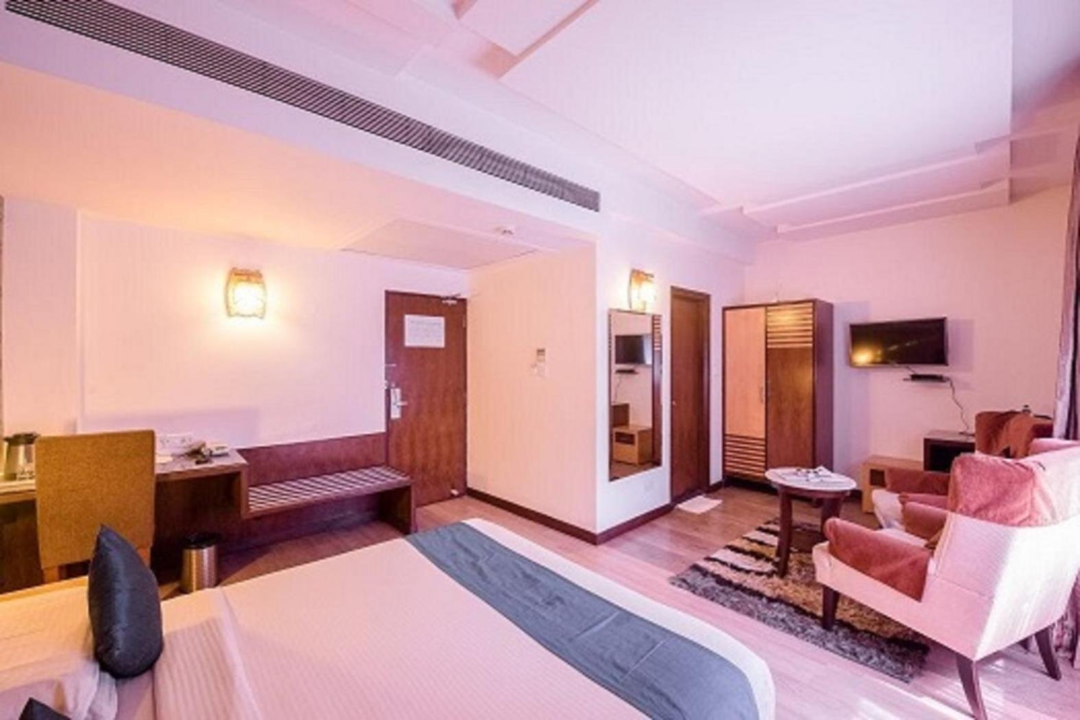 Hotel Silicrest Bangalore Bagian luar foto