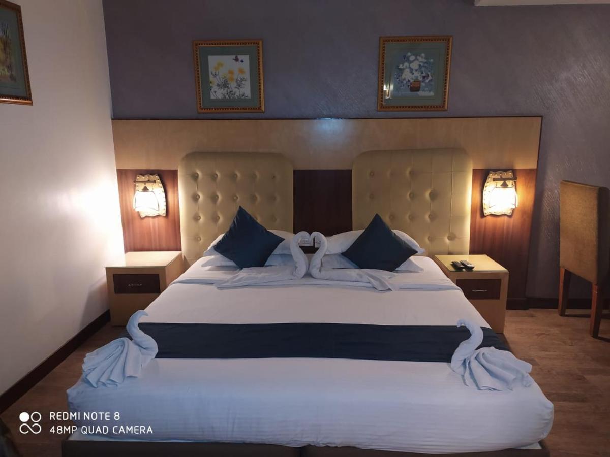 Hotel Silicrest Bangalore Bagian luar foto