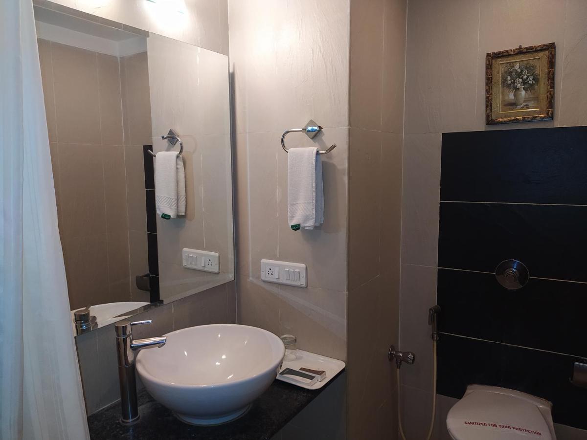 Hotel Silicrest Bangalore Bagian luar foto